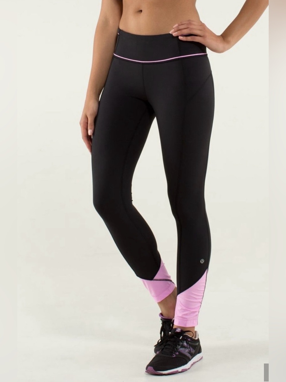 Lululemon Pace Queen Tight in Black/Pink Size 4